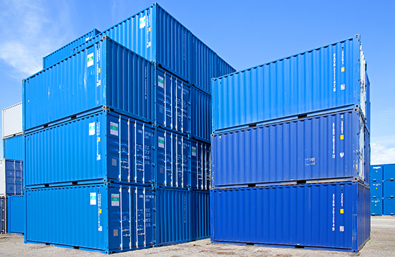 Blaue gestapelte Container